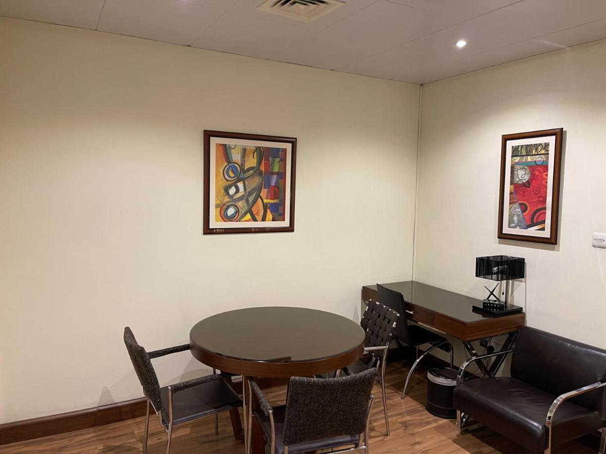 Downtown Plaza Pet Friendly Aparthotel